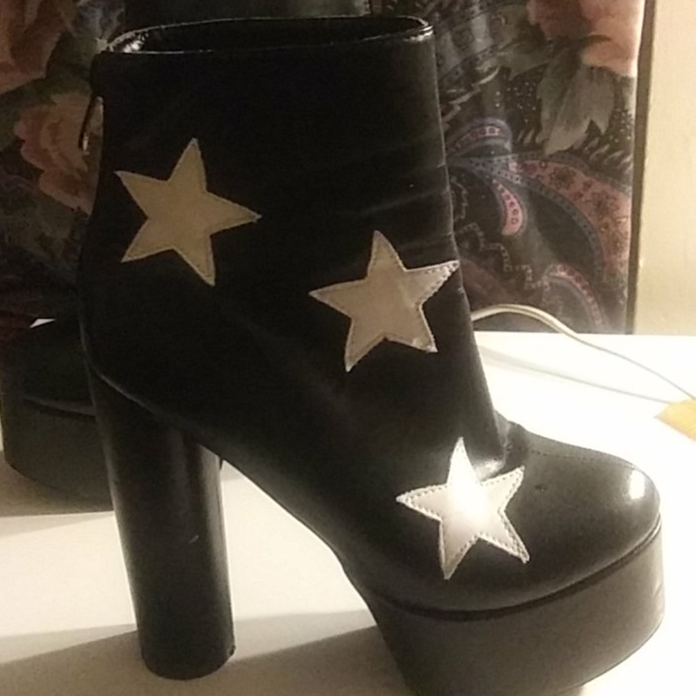 Boots - Picture 3 of 3